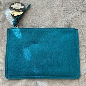 💜3/$15 Clutch 𝅺purse with charging built in